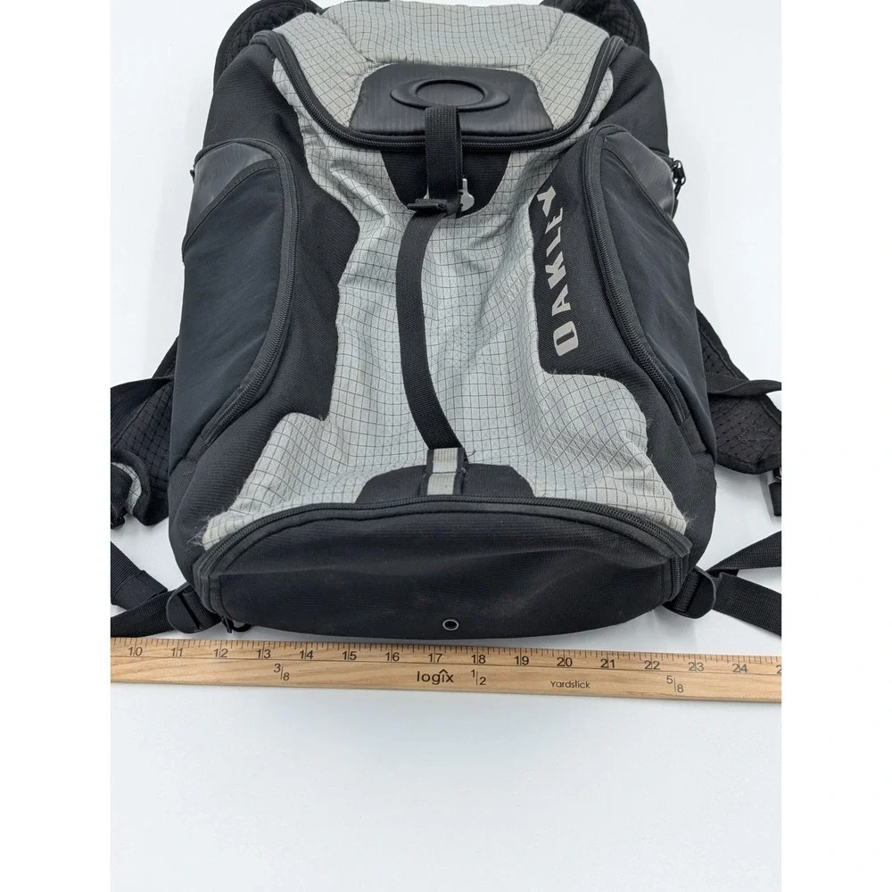 Oakley Link Pack Backpack Stone Gray 29L‎ Hiking Bag Travel Commute 92910-22Y